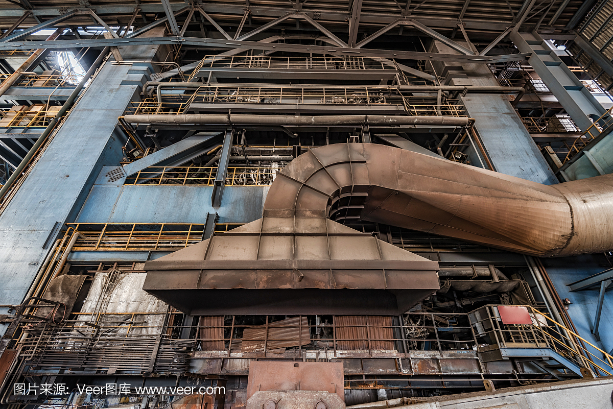 废弃工厂的钢框架